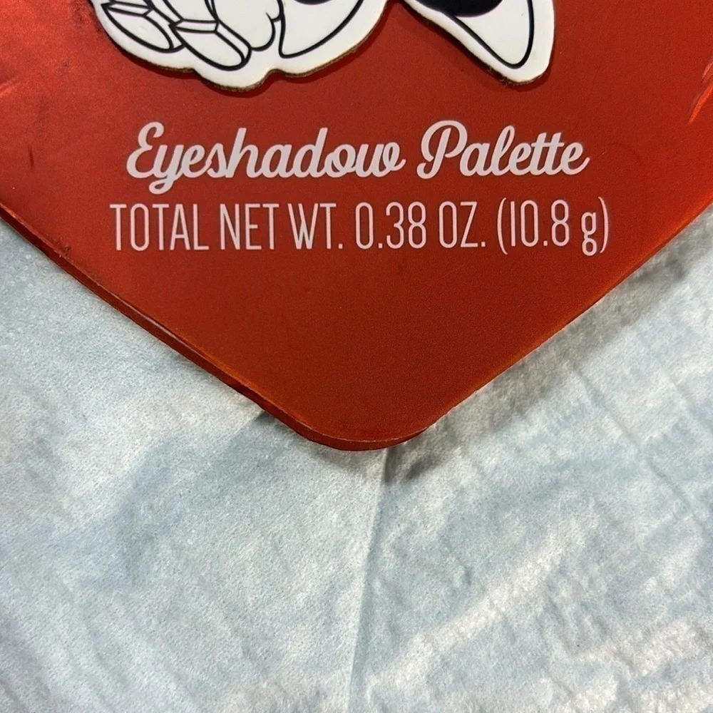Disney  Mickey & Minnie Mouse - Heart Shaped Eyeshadow Palette With Mirror